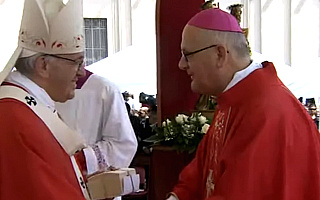 Arcybiskup Józef Górzyński Metropolita Warmiński odebrał paliusz pobłogosławiony przez papieża Franciszka